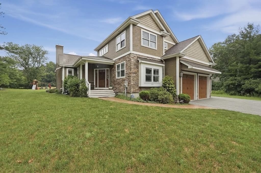 223 Tiffany St, Attleboro MA 02703