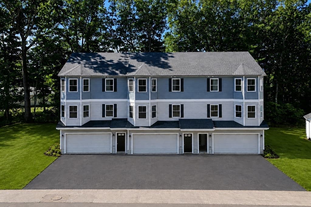 299 Quincy St, Building 3 # 3, Holbrook MA 02343 photo 2