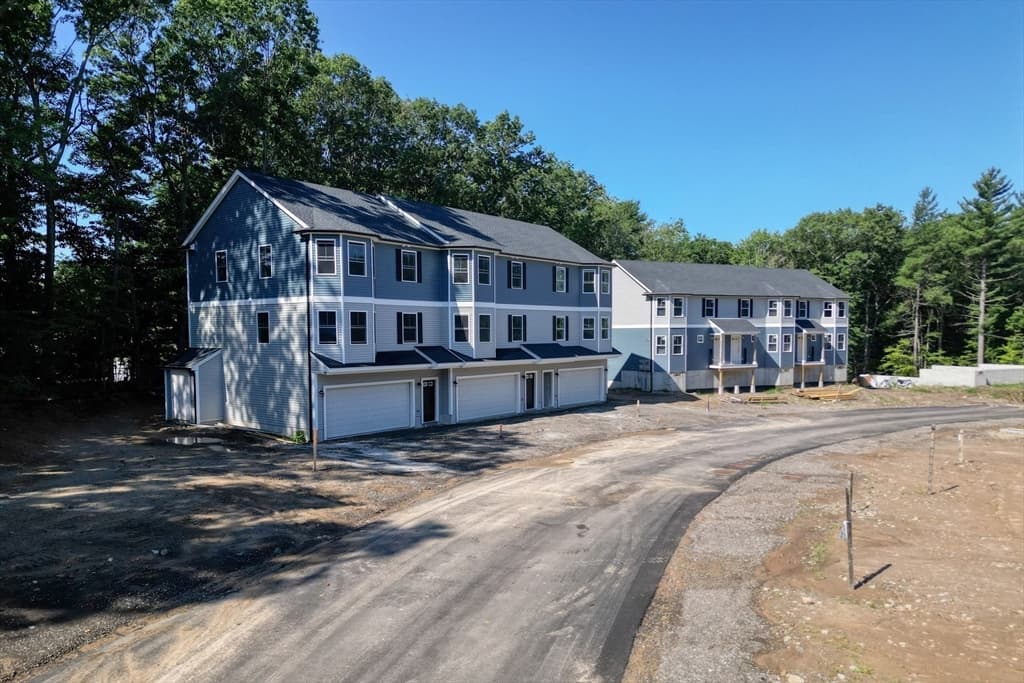 299 Quincy St, Building 3 # 3, Holbrook MA 02343 photo 3