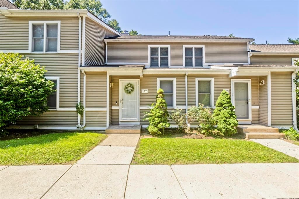 61 Abbey Memorial Dr # 187, Chicopee MA 01020