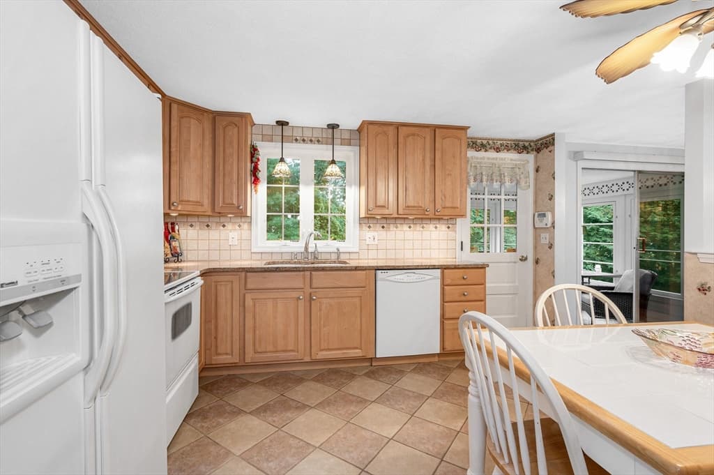 7 Draper Dr, Wilmington MA 01887 photo 9