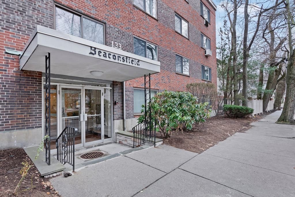 133 Beaconsfield Rd # 44, Brookline MA 02445