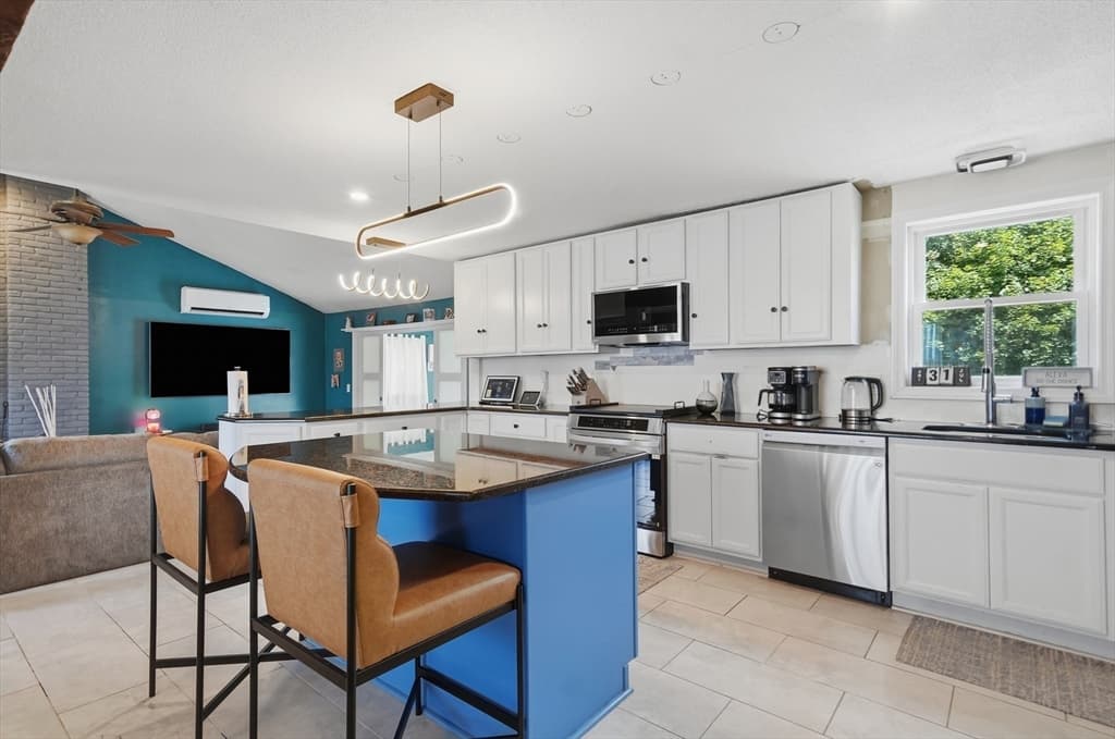 55 New Caster Drive, Lowell MA 01854