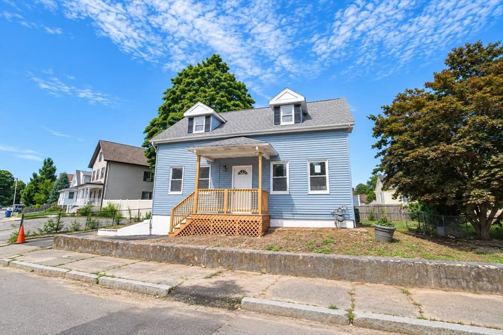 19 Mason St, Taunton MA 02780 photo 2