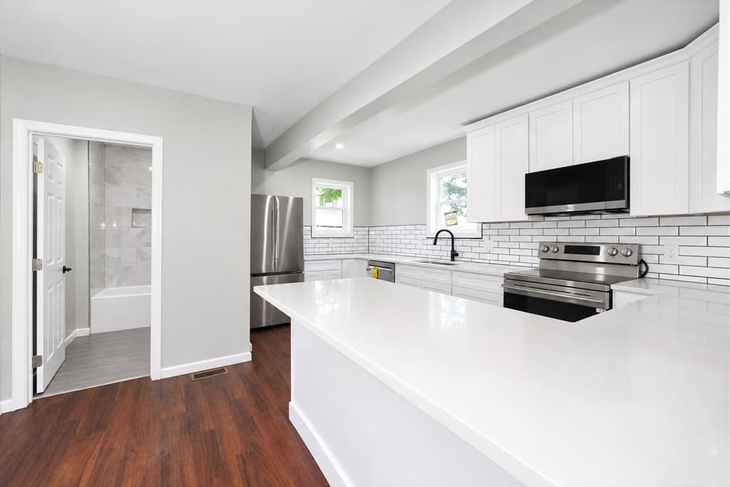 19 Mason St, Taunton MA 02780 photo 6