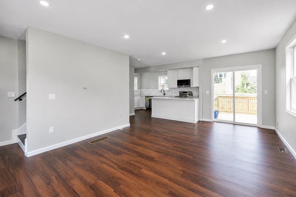 19 Mason St, Taunton MA 02780 photo 5