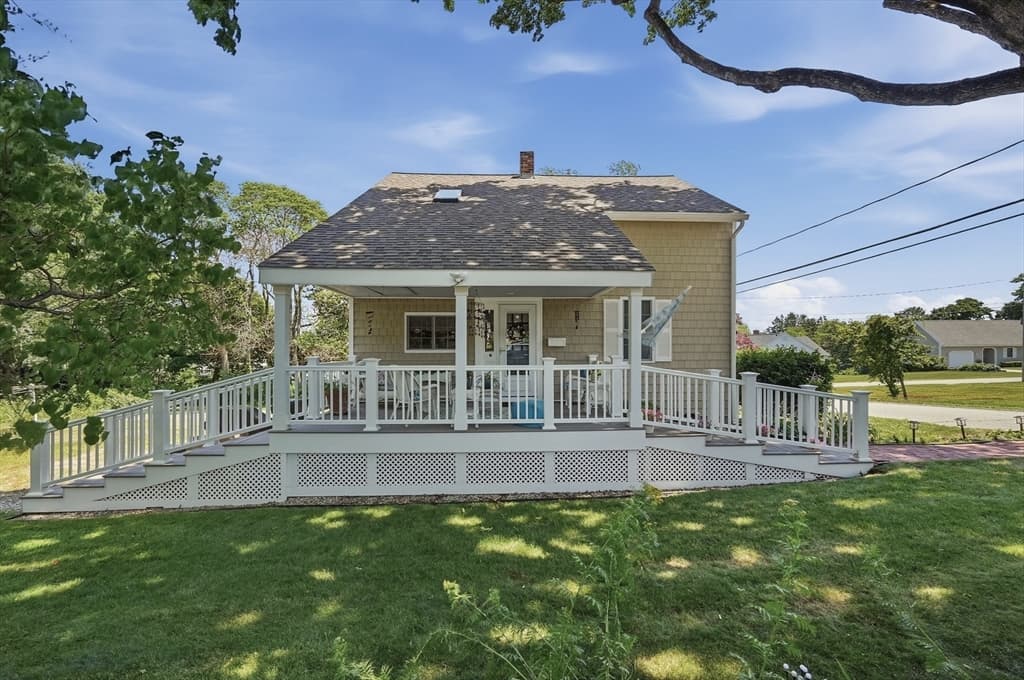 61 Houlton Street, Swansea MA 02777