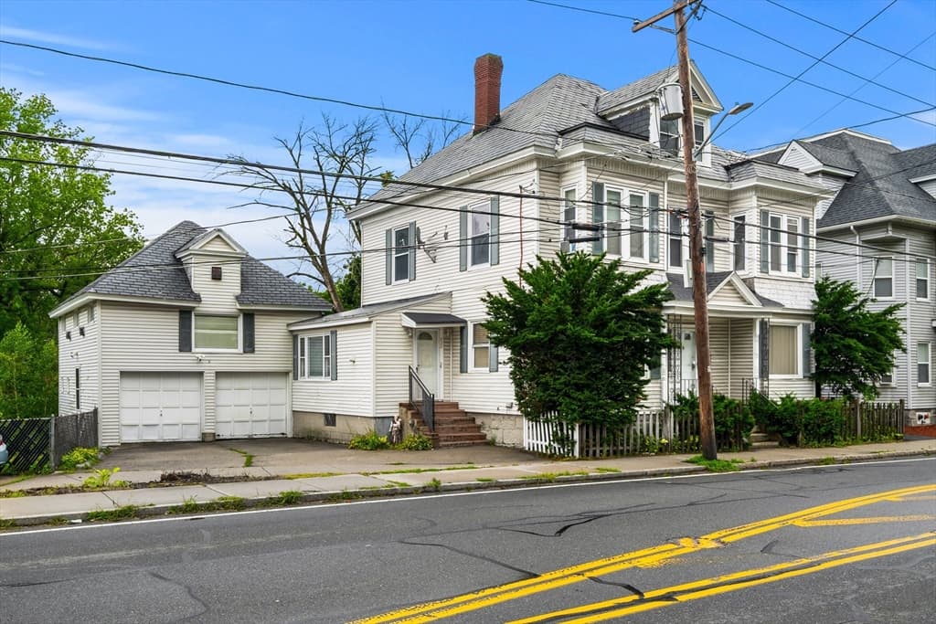 952 Bridge St, Lowell MA 01850 photo 2