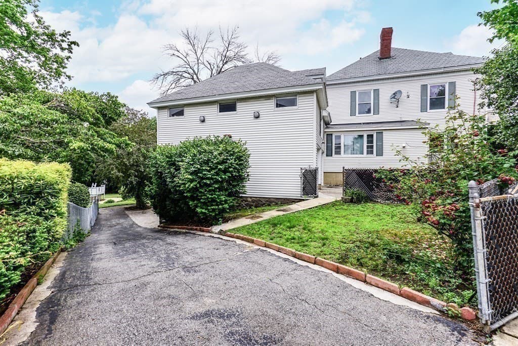 952 Bridge St, Lowell MA 01850 photo 3
