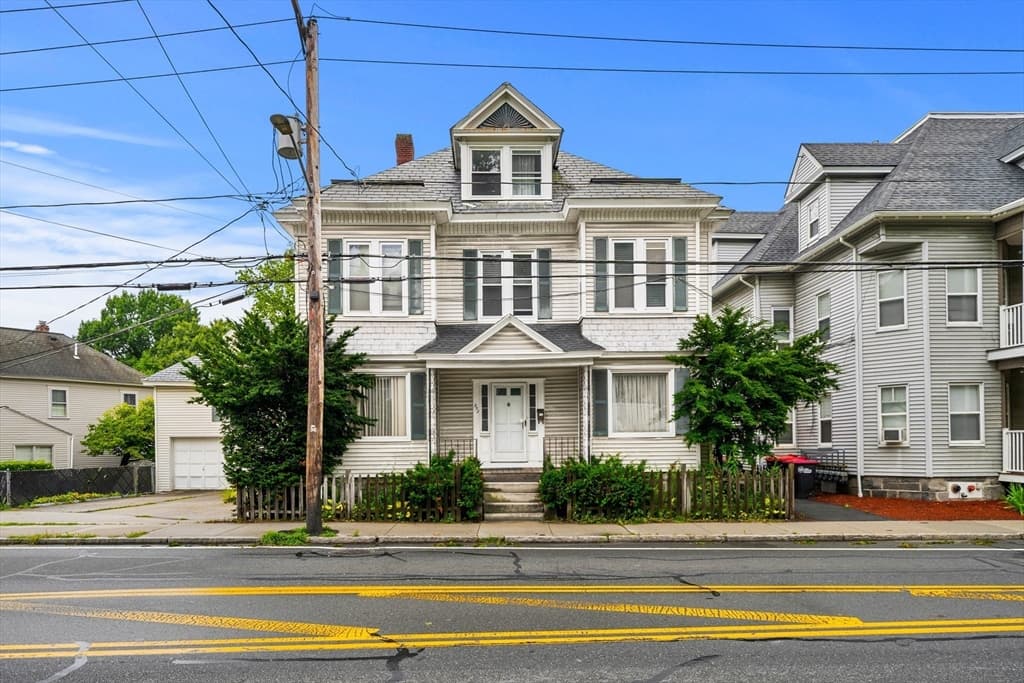 952 Bridge St, Lowell MA 01850