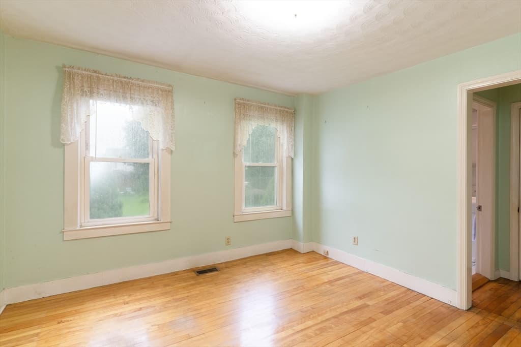6 Maynard St, Webster MA 01570 photo 16