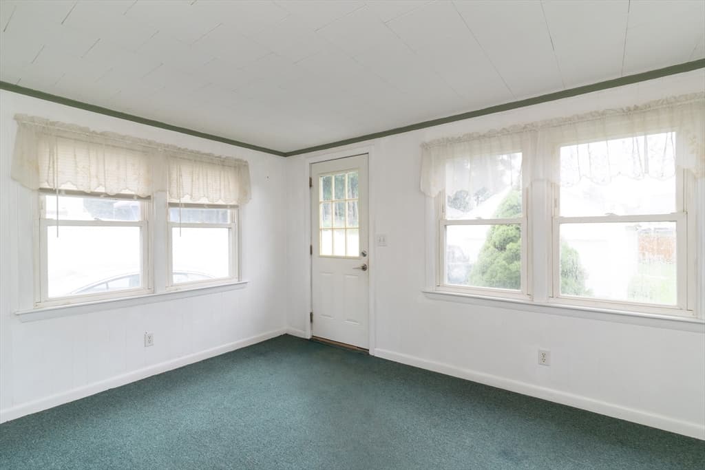 6 Maynard St, Webster MA 01570 photo 4