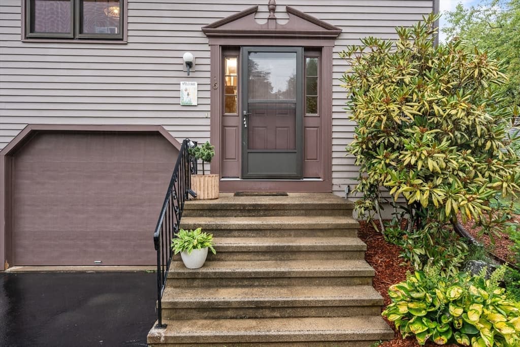 Condominium at 6 Deerfield Court # 6, Grafton MA 01519, Grafton, photo 3 of 30