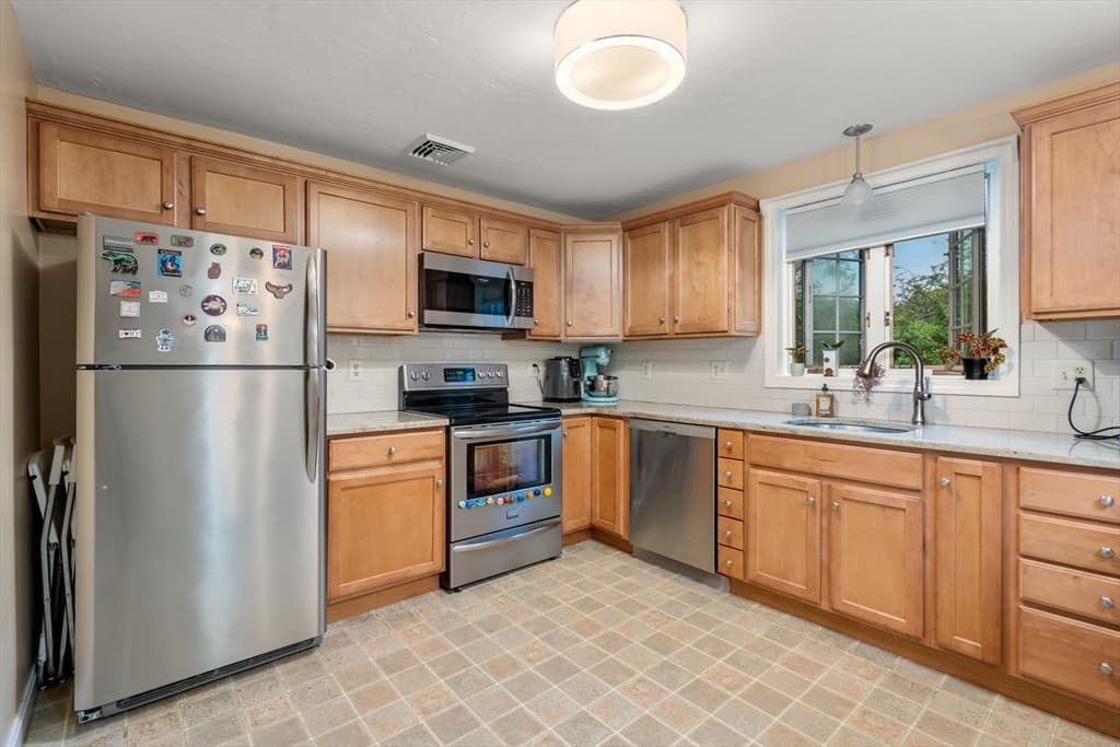 Condominium at 6 Deerfield Court # 6, Grafton MA 01519, Grafton, photo 4 of 30
