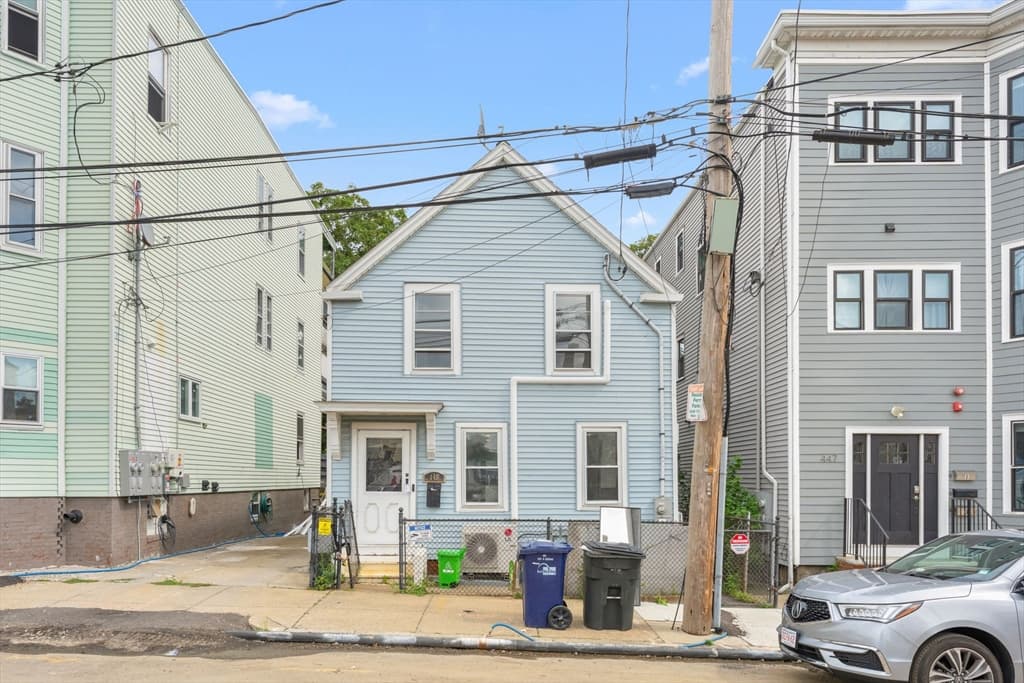 449 Frankfort St, Boston MA 02128