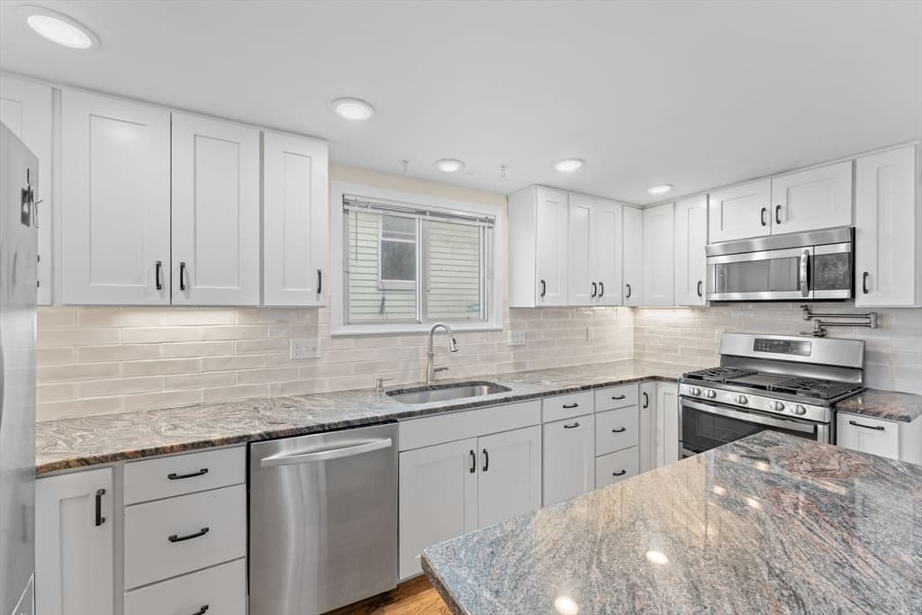 449 Frankfort St, Boston MA 02128 photo 9