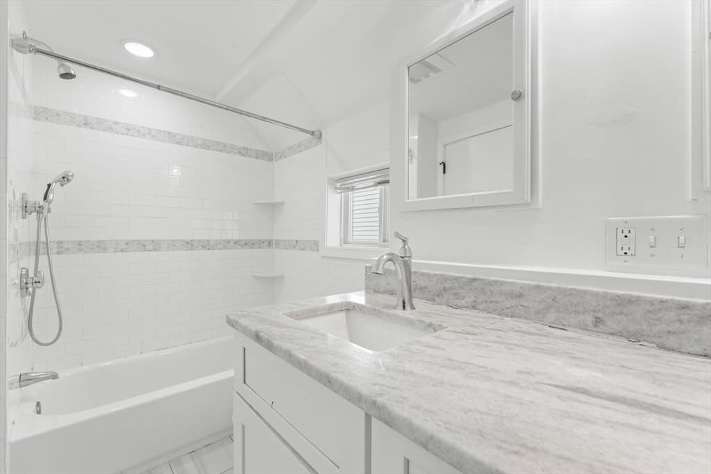 449 Frankfort St, Boston MA 02128 photo 14