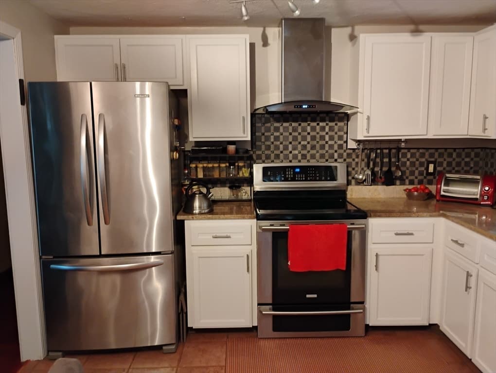 9 Packard Rd, Milford MA 01757 photo 2