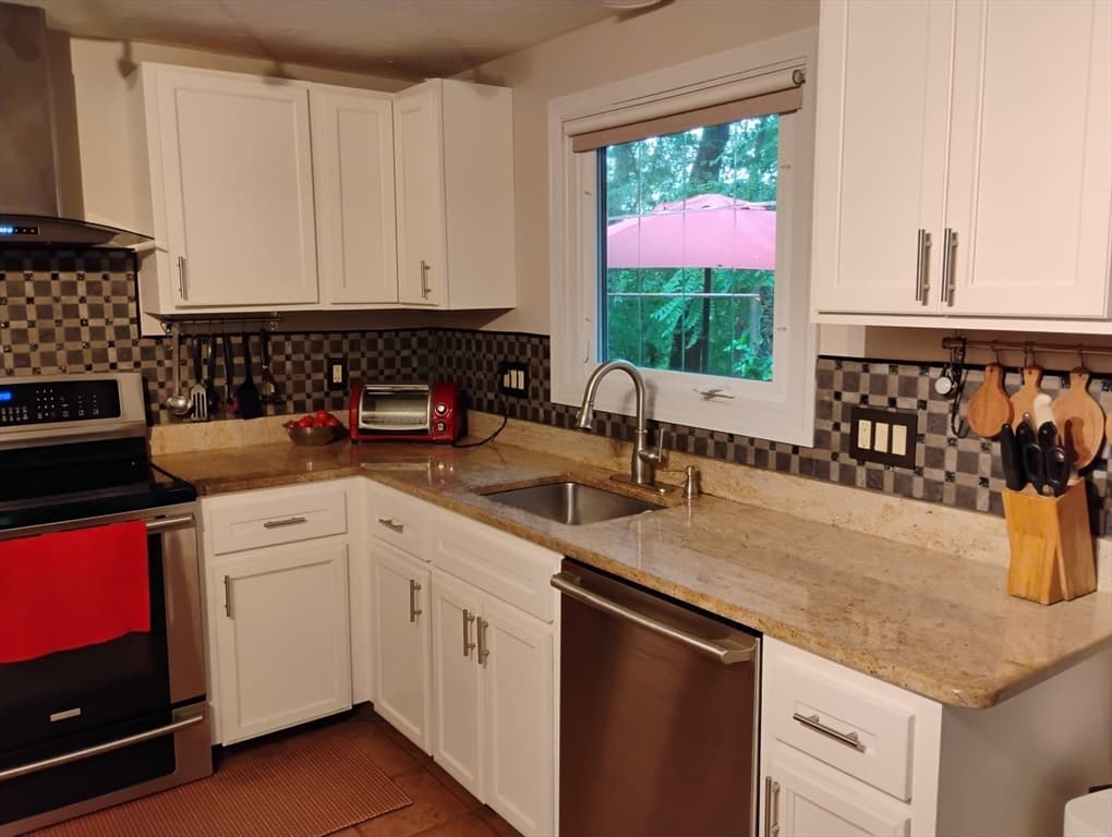 9 Packard Rd, Milford MA 01757 photo 3