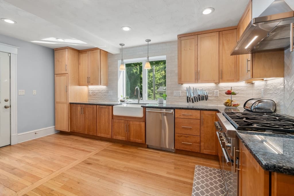 128 Pleasant St, Milton MA 02186 photo 18