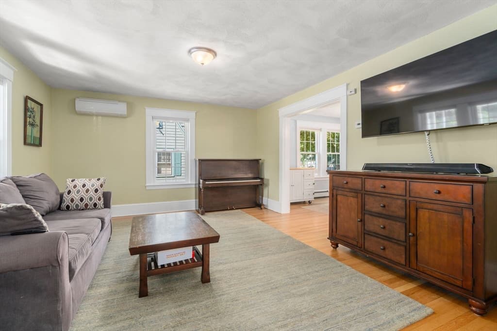 128 Pleasant St, Milton MA 02186 photo 8