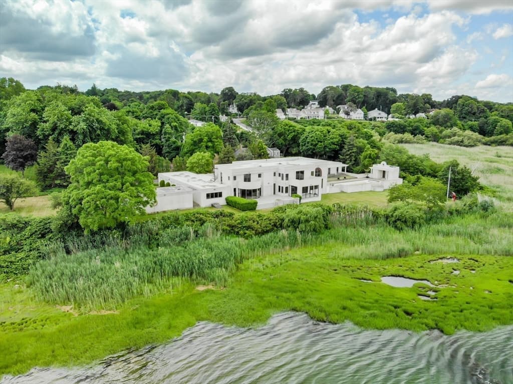 214 Sandwich St, Plymouth MA 02360