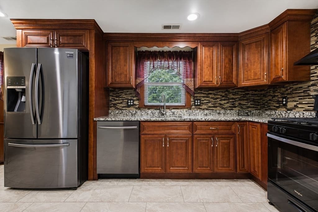 73 Lanark Rd, Malden MA 02148 photo 3