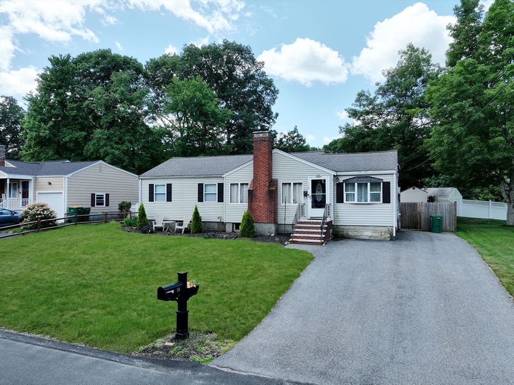 118 Spruce Rd, Norwood MA 02062 photo 2