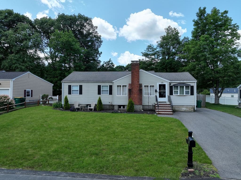 118 Spruce Rd, Norwood MA 02062