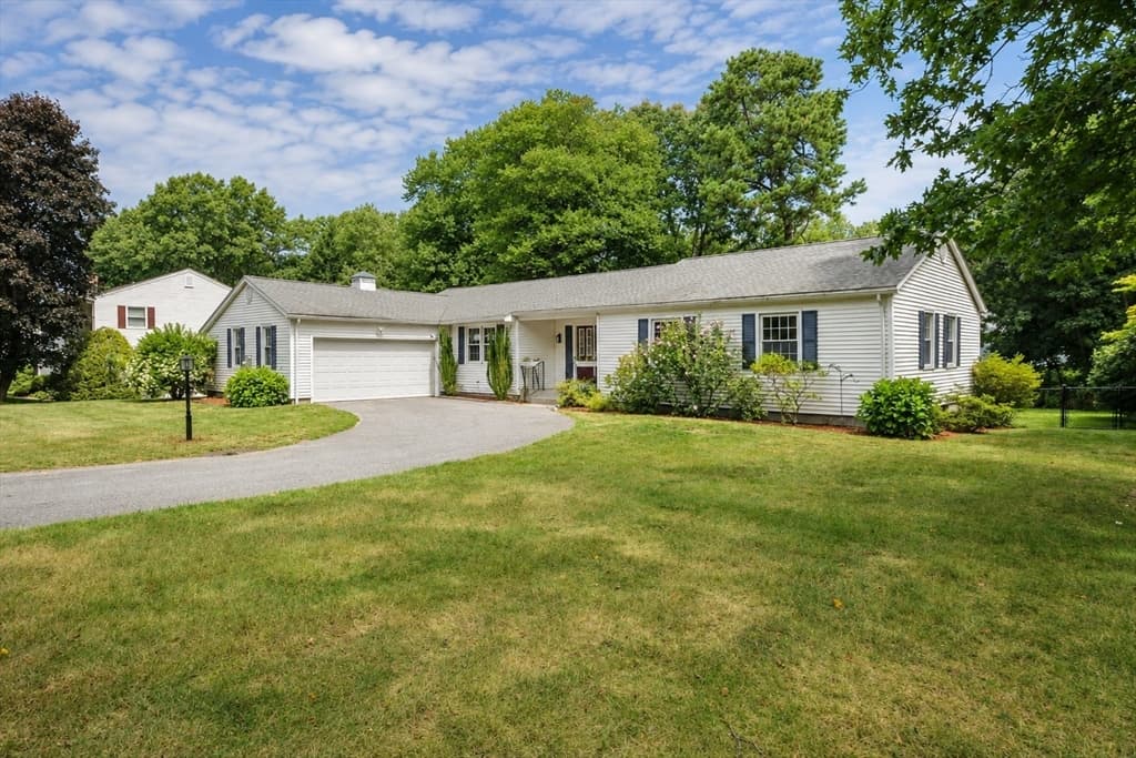 93 Wyndward Rd, Longmeadow MA 01106 photo 2