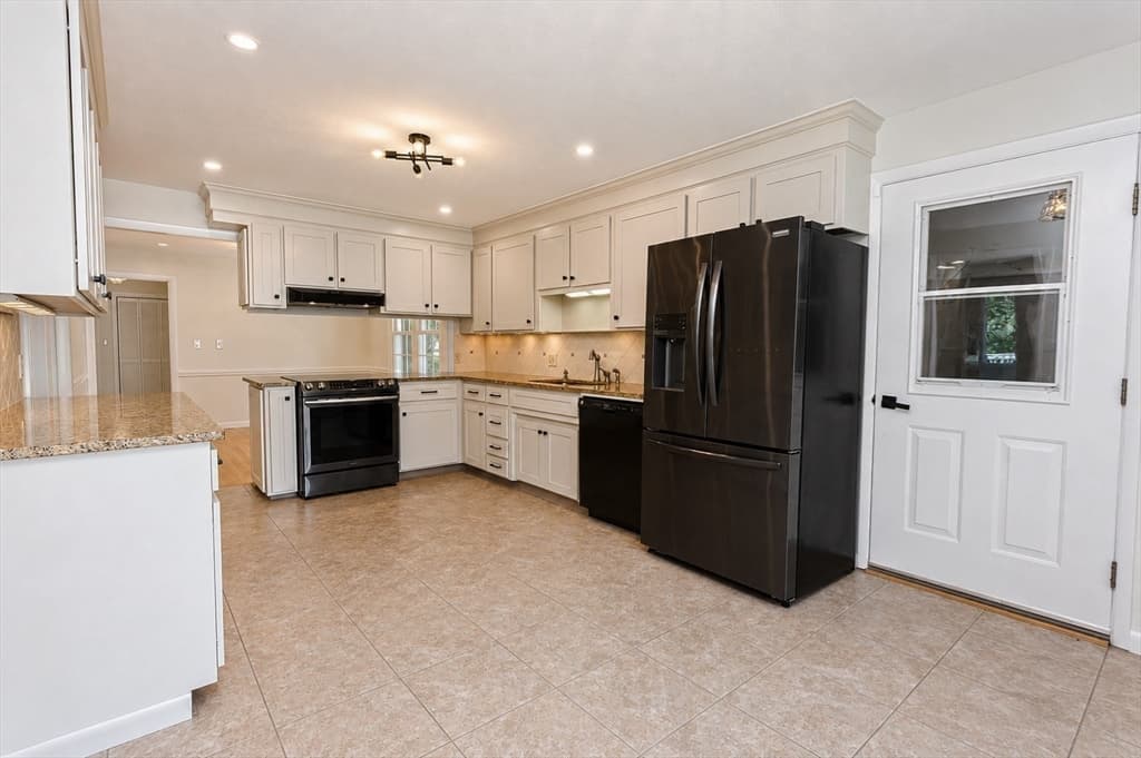 93 Wyndward Rd, Longmeadow MA 01106 photo 8