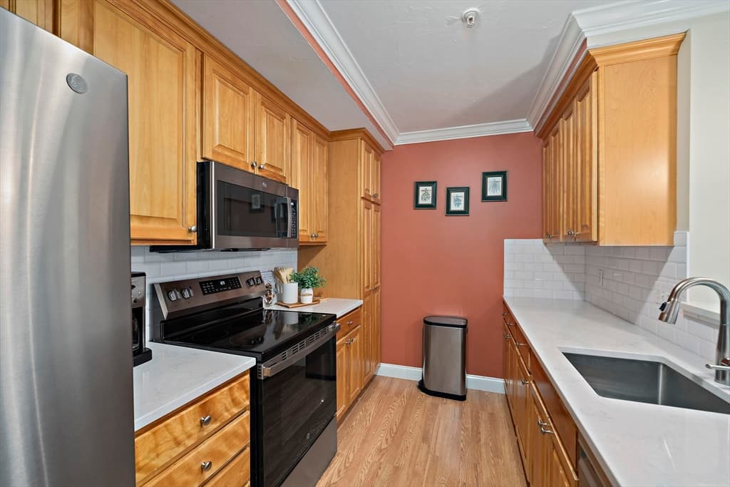 Condominium at 4 Forge Pond # C, Canton MA 02021, Canton, photo 3 of 21