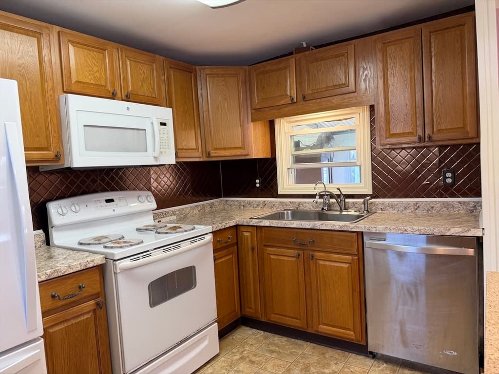 8 First Avenue, Westfield MA 01085 photo 13