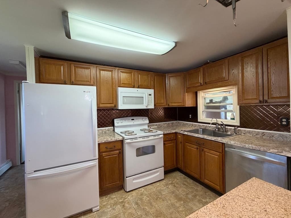 8 First Avenue, Westfield MA 01085 photo 15
