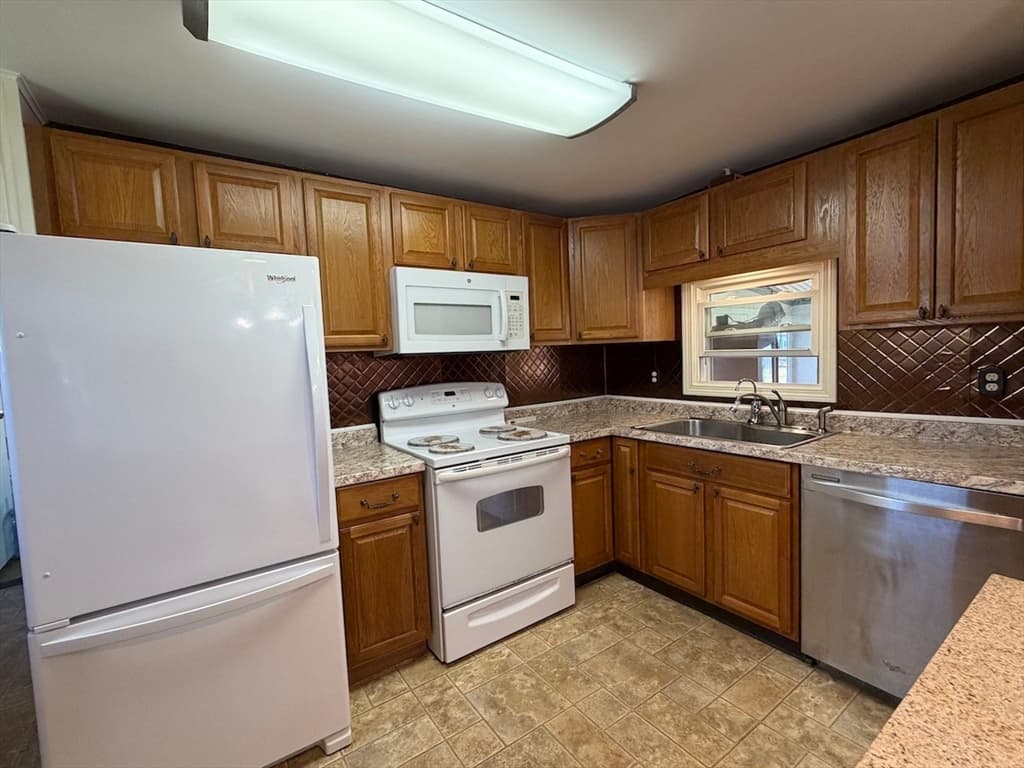 8 First Avenue, Westfield MA 01085 photo 11