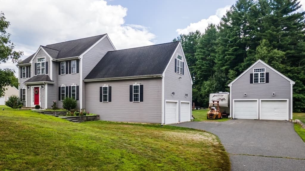 562 Mendon Rd, Sutton MA 01590