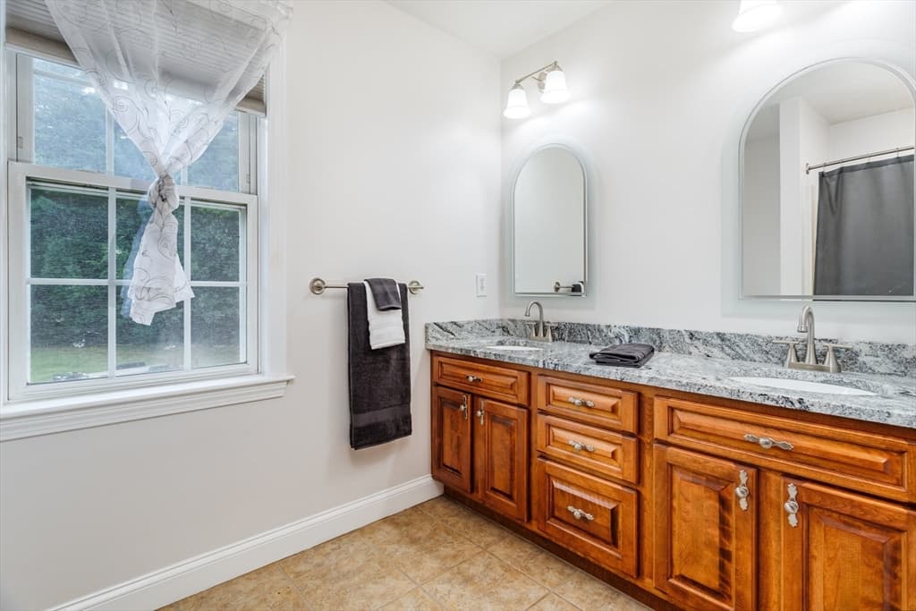562 Mendon Rd, Sutton MA 01590 photo 24