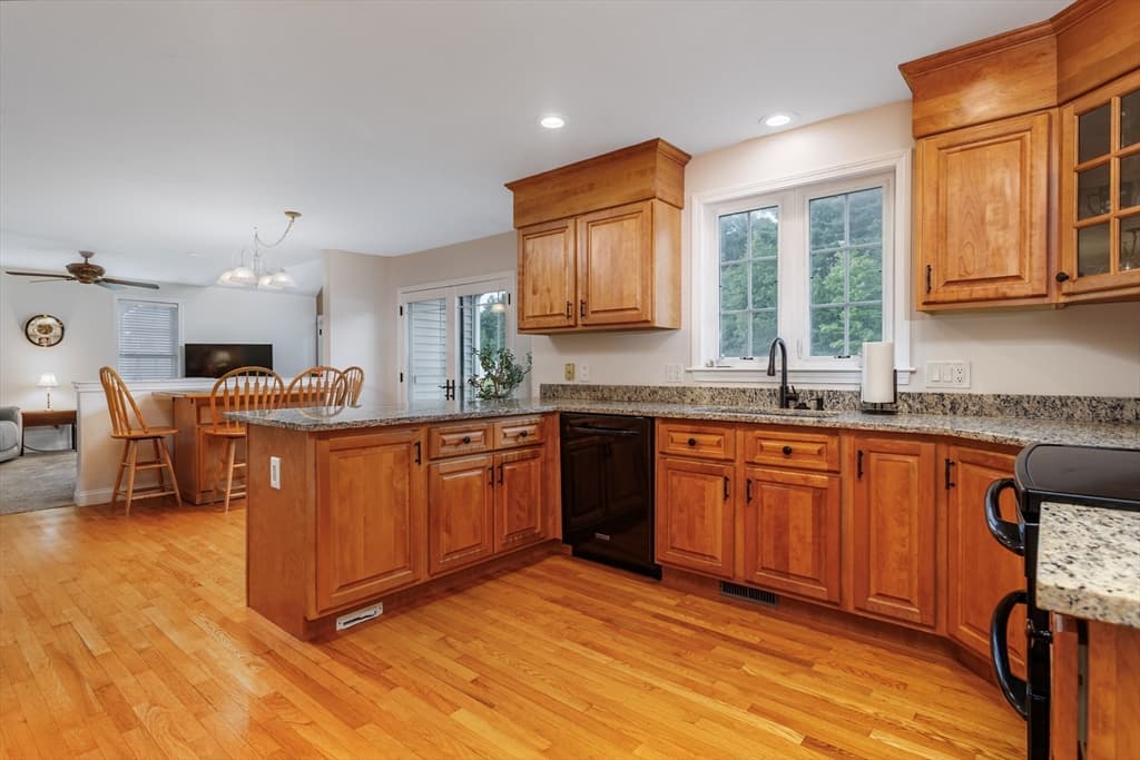 562 Mendon Rd, Sutton MA 01590 photo 4