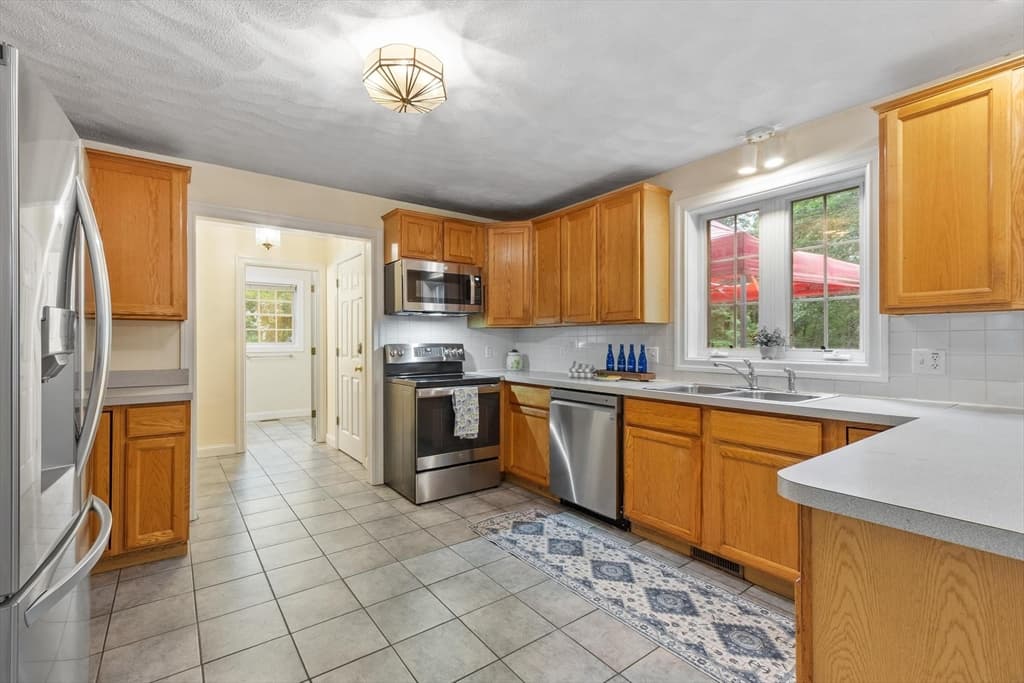 79 Wyndridge Cir, Pelham NH 03076 photo 6