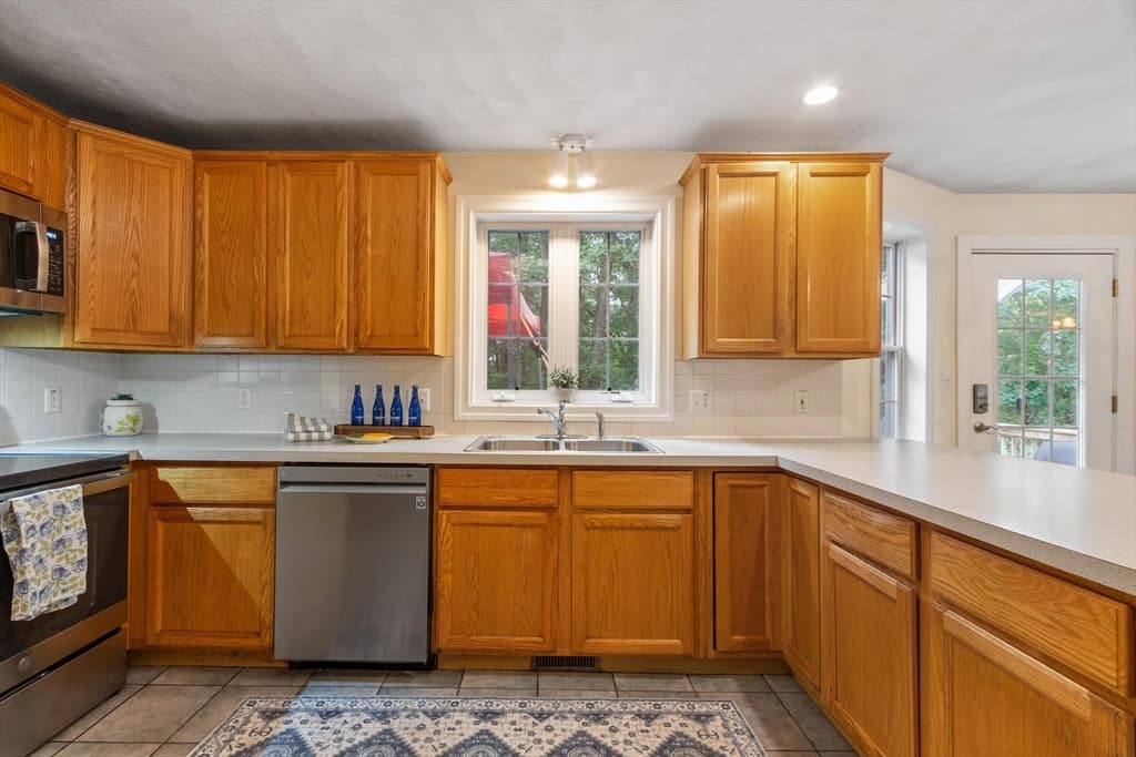 79 Wyndridge Cir, Pelham NH 03076 photo 7