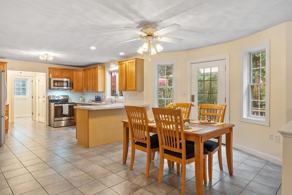 79 Wyndridge Cir, Pelham NH 03076 photo 5