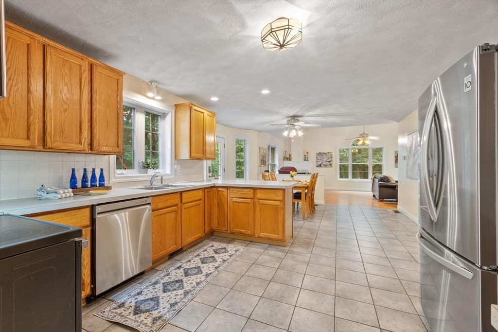 79 Wyndridge Cir, Pelham NH 03076 photo 9