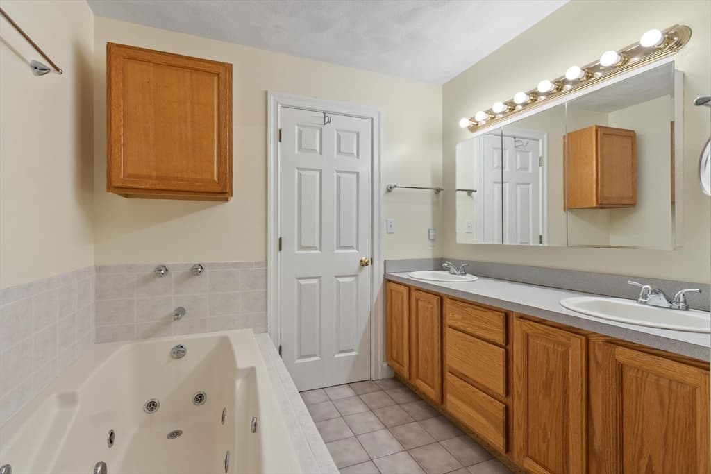 79 Wyndridge Cir, Pelham NH 03076 photo 24
