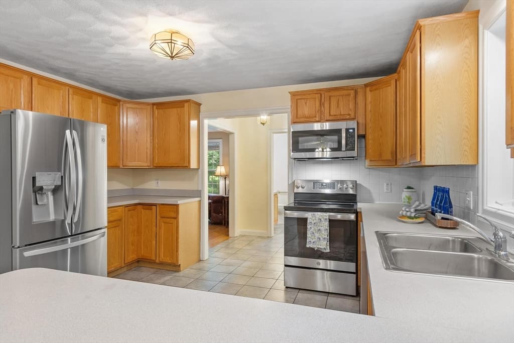 79 Wyndridge Cir, Pelham NH 03076 photo 8