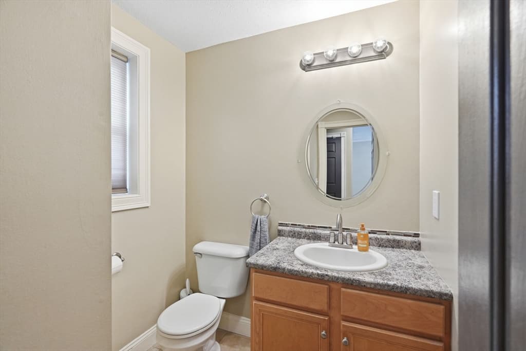 87 Crescent St, Lowell MA 01851 photo 17