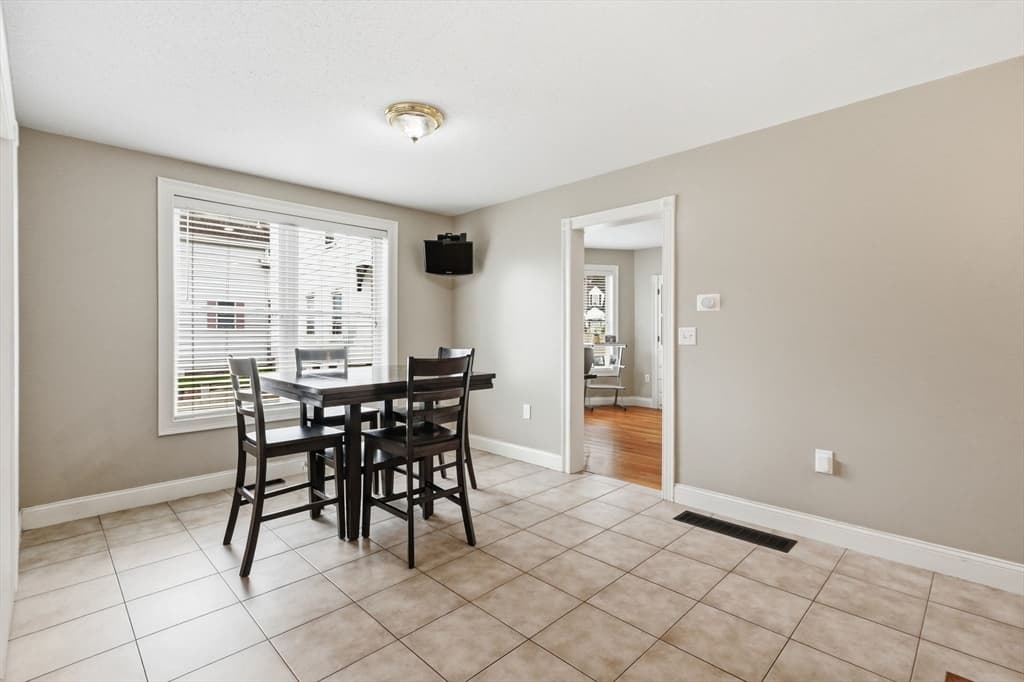 87 Crescent St, Lowell MA 01851 photo 12