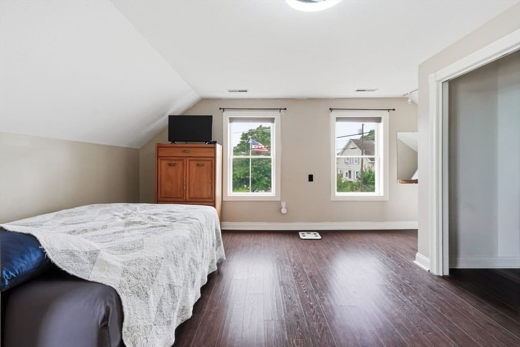 87 Crescent St, Lowell MA 01851 photo 26