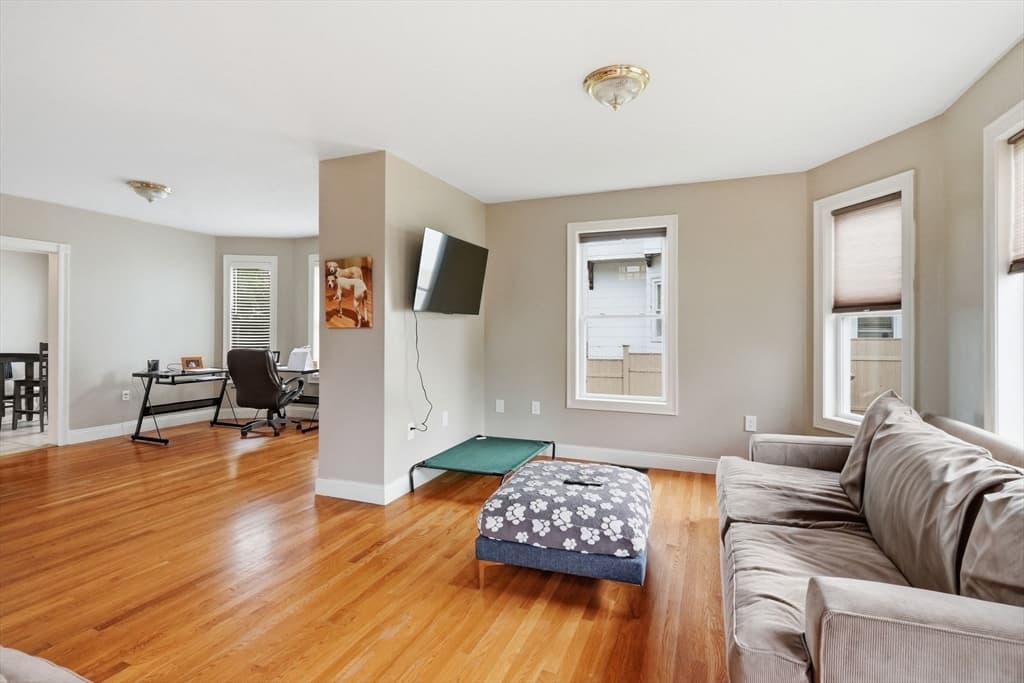 87 Crescent St, Lowell MA 01851 photo 3