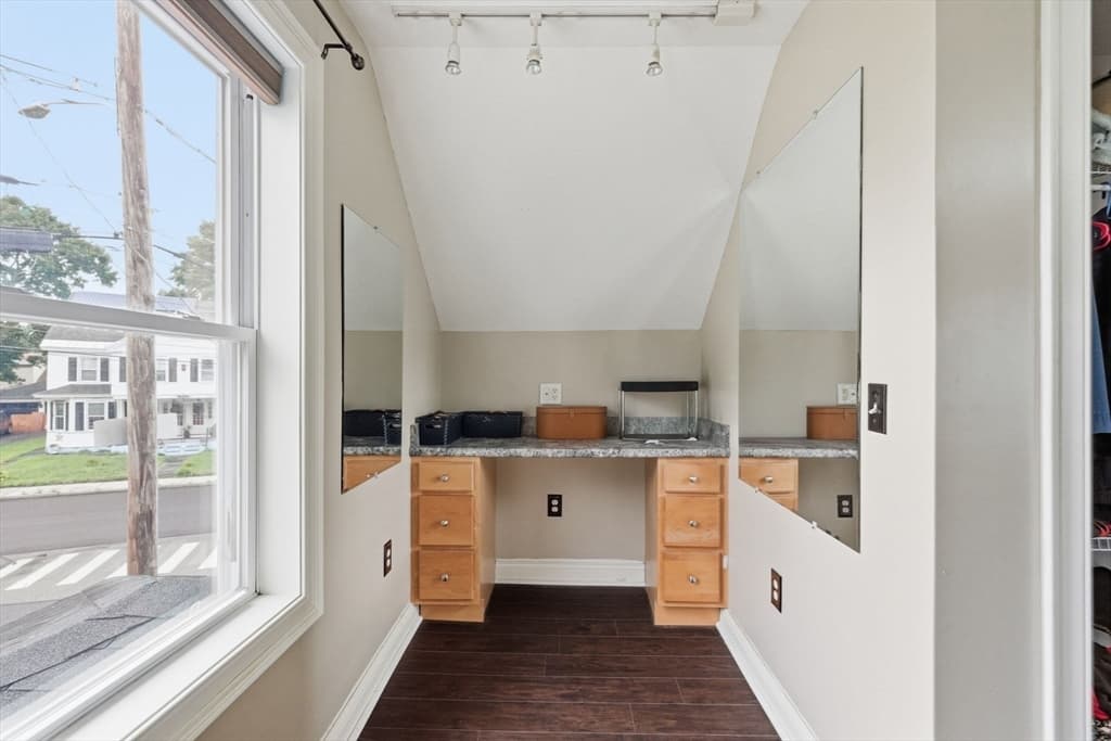 87 Crescent St, Lowell MA 01851 photo 28