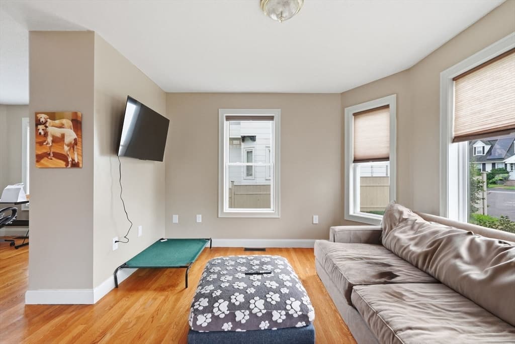 87 Crescent St, Lowell MA 01851 photo 5